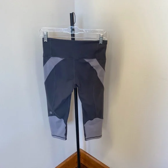 Victoria’s Secret VSX Sport Capris Taupe XS - Picture 6 of 12